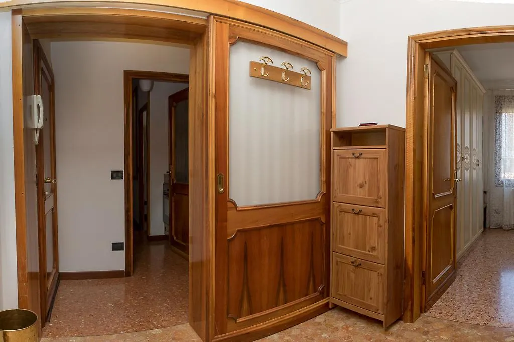 Casa a San Giovanni Paolo Venezia 0*,  Italia